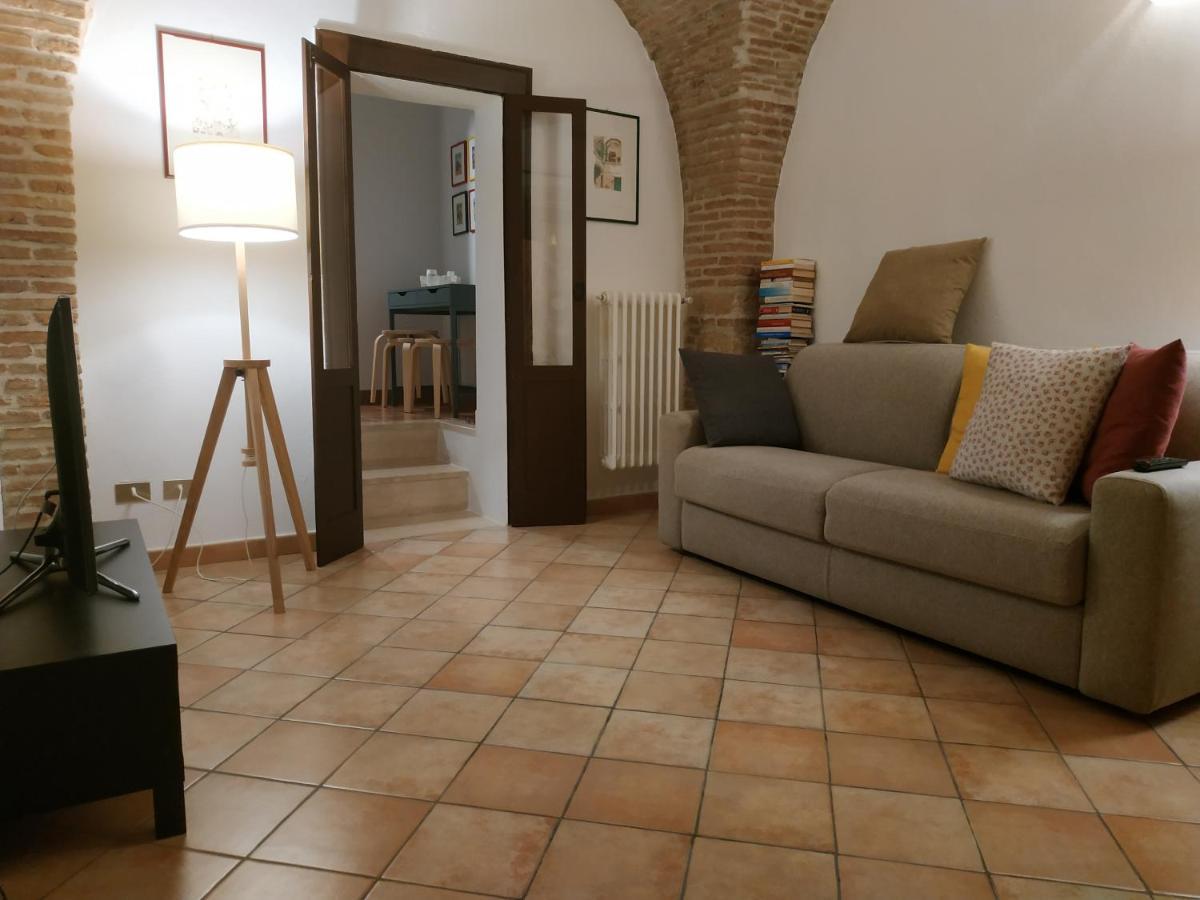 Bed And Breakfast In Piazza Orazio Venosa Kültér fotó